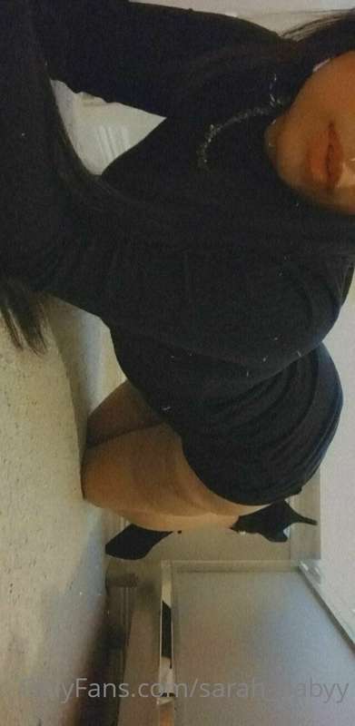 Who's going to undress me? 😋😘