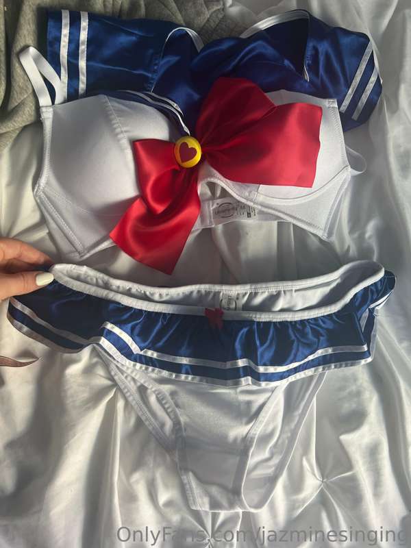 Should I do the sailor outfit today in the dms?😋💗 (swipe) 2