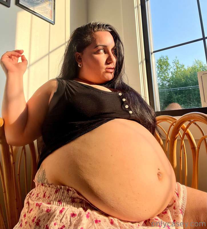 Looking like a big mountain of fat 😍😍😍 peep the stretchies i..