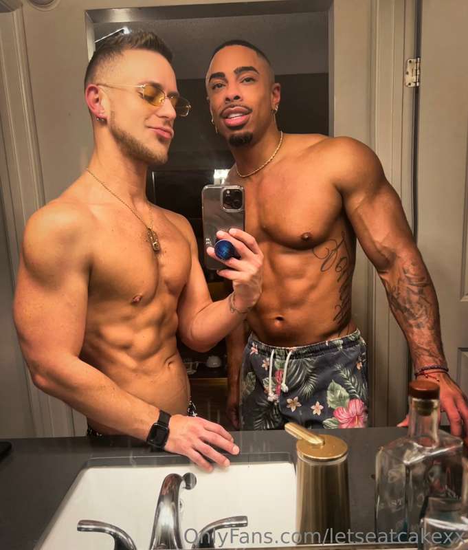How fucking sexy is @xXAliAlejandroXx?! 🤤🤤🤤

So sexy that I’.. 2