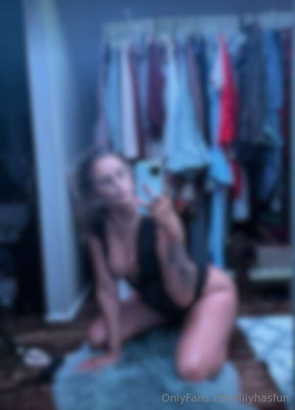 Wanna see a mixture of hot and cute? 🙈 this lingerie serves ..