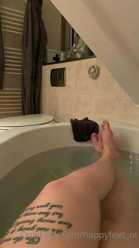 Just relax!💖🦵🏽

X

Happy Feet