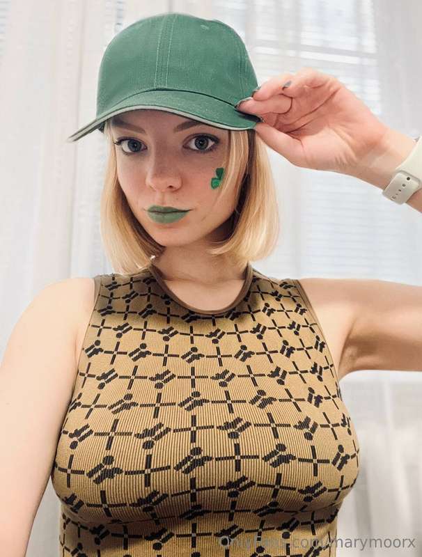 I've been loving the color green lately. Do you like it? 😋