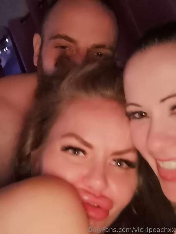 horny threesome @jamestaylorxxx @roxilloydxxx 2