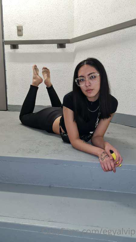 29 NEW PICS OF DIRTY BARE FEET. 9