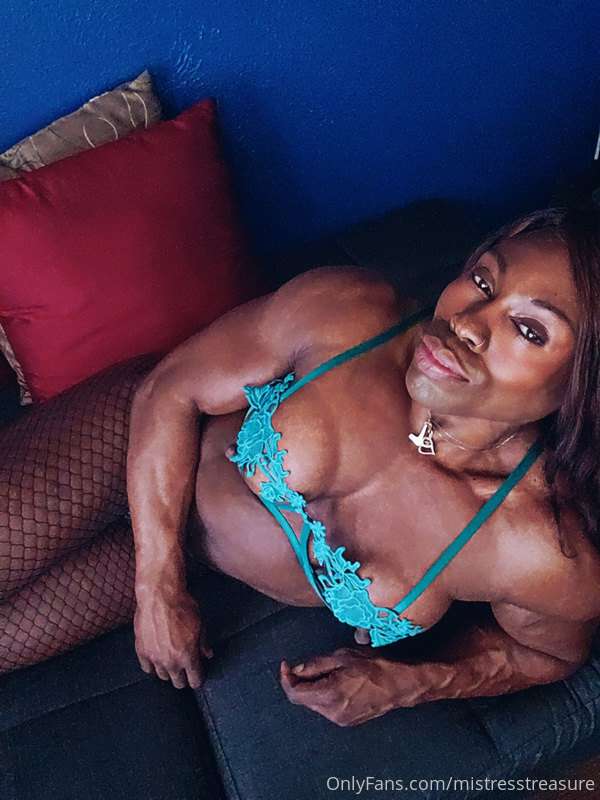 Nothing beats a sexy pair of thick muscular thighs stretchin.. 12