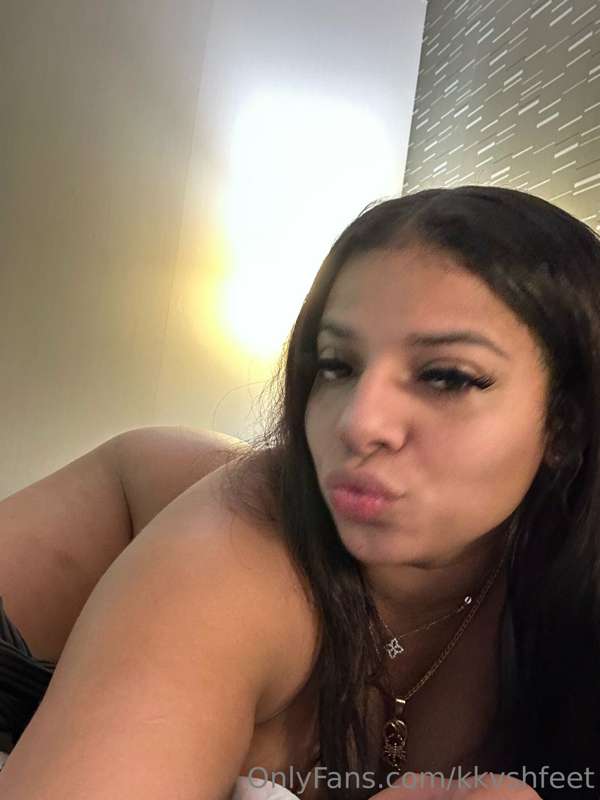 Wanna spend the night chatting?? 🔞