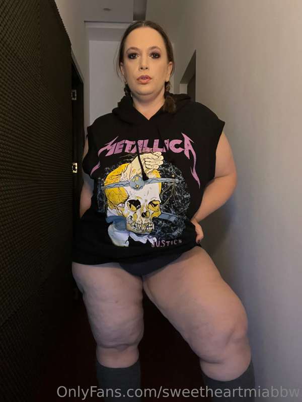 Who is a fan of Metallica? What’s your fav song ? 2