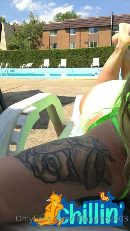 👙🌞💧
