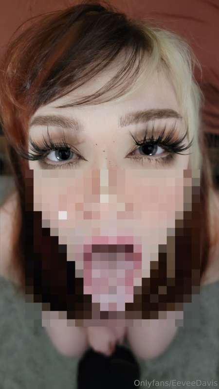 I love being a messy girl and having your spit + cum drip do..