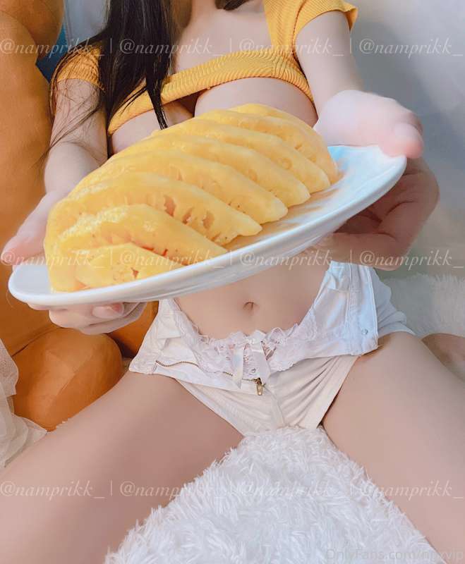 สัปปะรดพร้อมเสริฟให้พี่ๆแล้วงับบบ🍍🍍 11