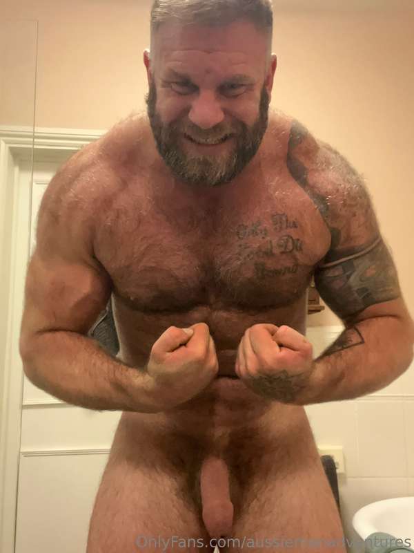 Who wants a naked wrestle with the Big Aussie Bear !! 🇦🇺🐻 💪 2