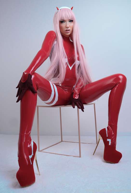 First Zero Two HD pics 🍯💕Do you like latex ?😏 2