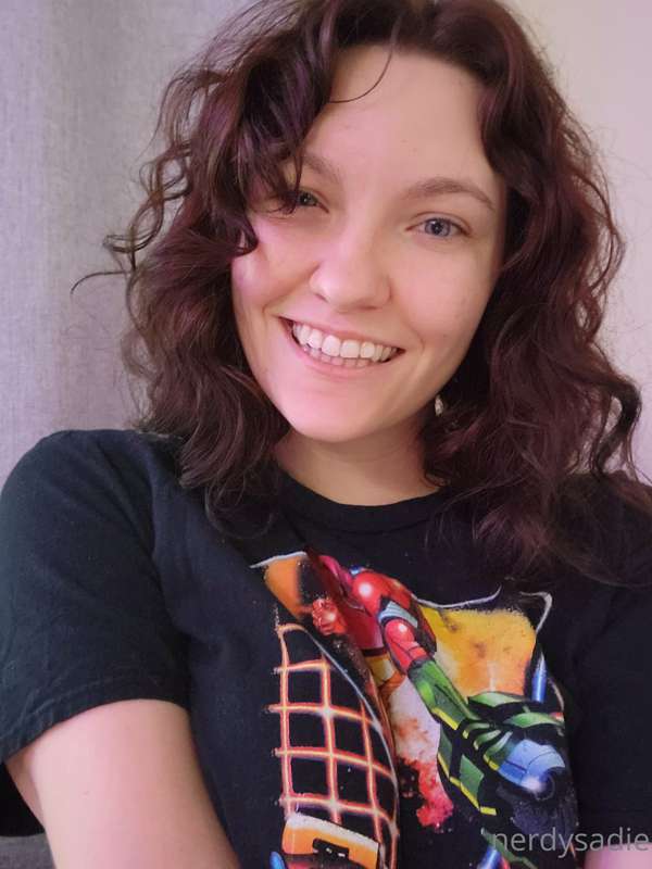Happy Friday! 
It's been a makeup free and messy room kind o..