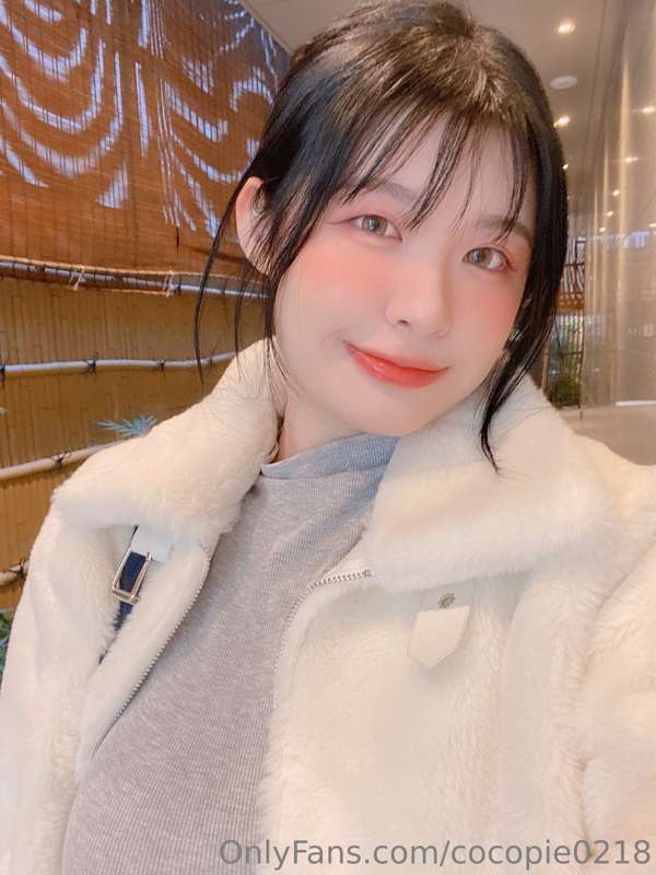 在大阪出門可可愛愛🥰
但是一個人逛街都沒有被搭訕 🤓
反而和媽咪逛街的時候被搭訕了🤣 8