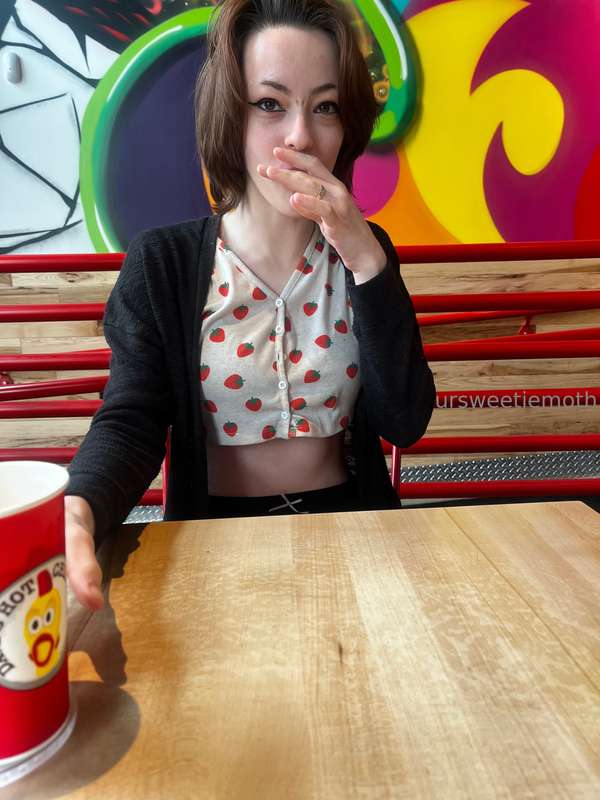 I tried Dave’s hot (not) chicken for the first time! It was .. 7