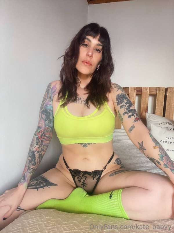 ❤️‍🔥 @ameliaisonfire ❤️‍🔥🌙✨Tattooed and curvy latina goddess..