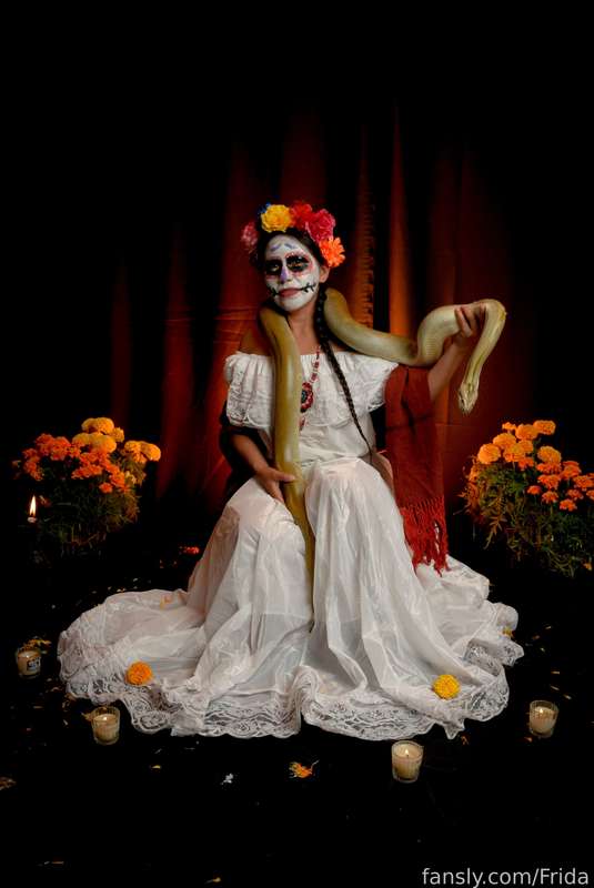 Frida - Fansly - 03 Nov, 2021 10