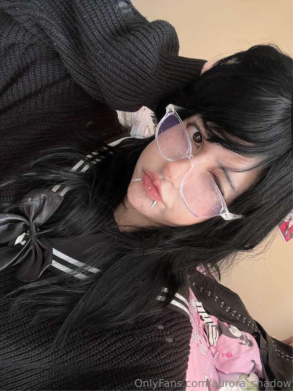 I feel quite pretty with these glasses 💕💖