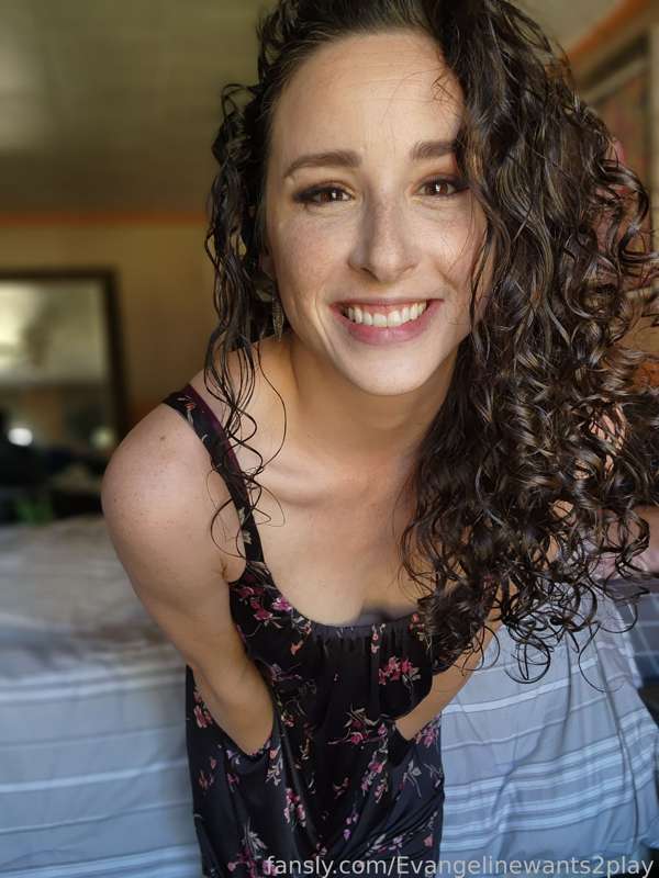 Evangelinewants2Play - Fansly - 04 Jun, 2022 1