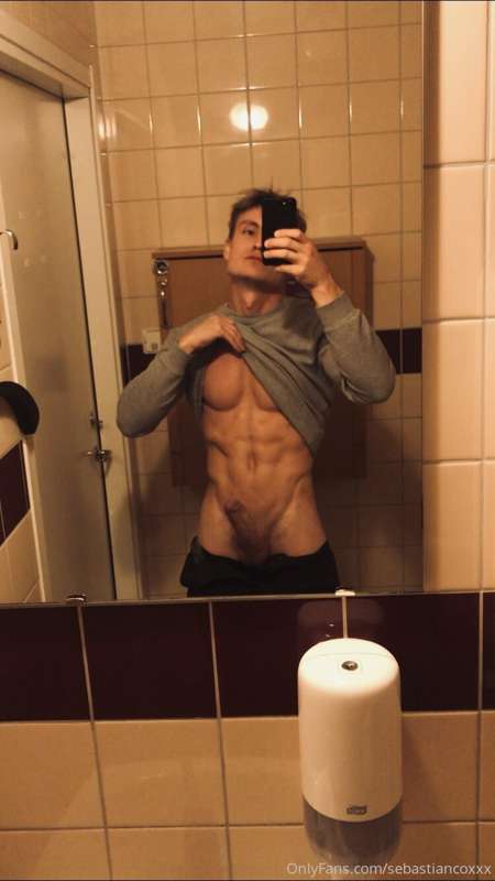 Had to take a break from work cause I got too horny…