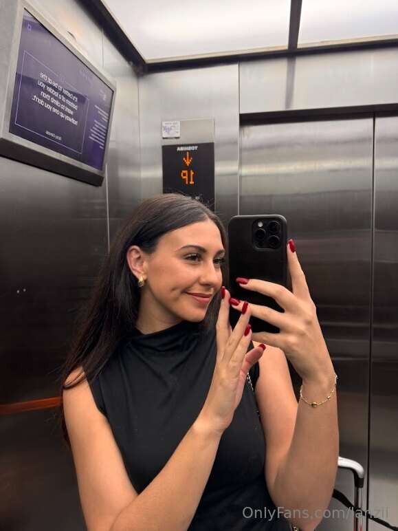A naughty wife is a happy life😋🥰