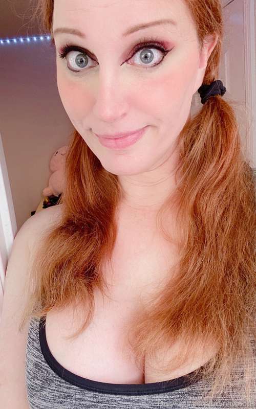 Was messing around with an E-milf look today so of course o ..