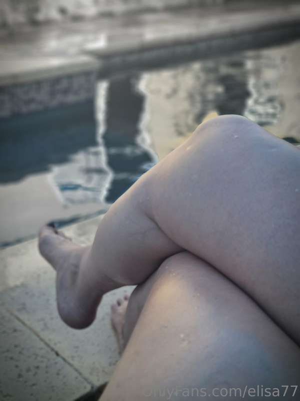 bare legs..!! I hope you like it, let me know baby..