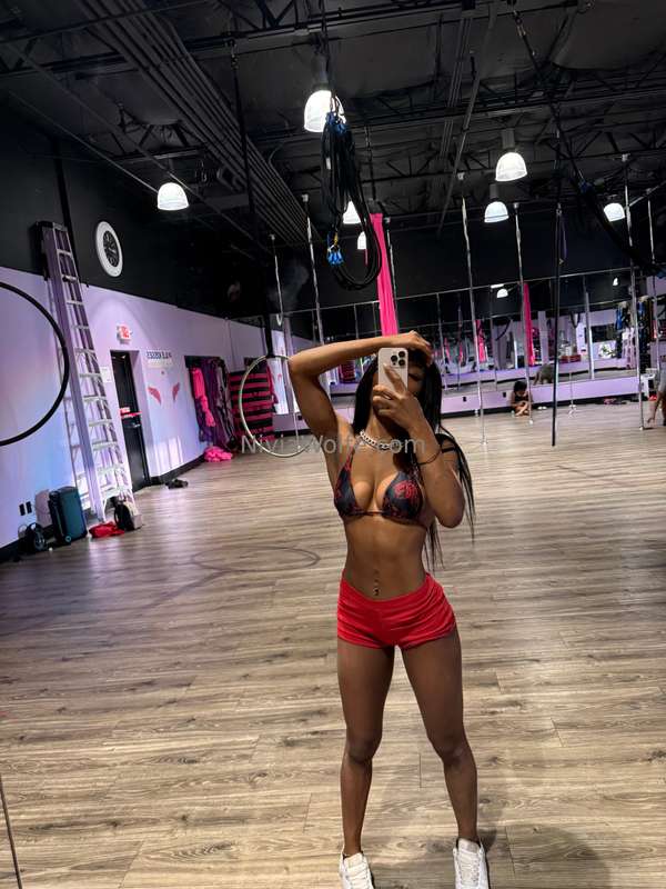 Body Crafted By The Pole 😈💪🏾