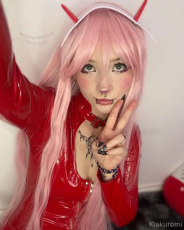 Zero two cosplay 💖  9