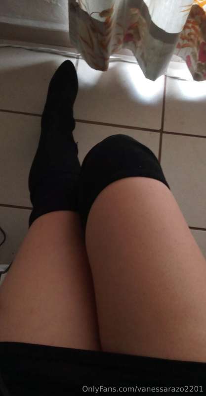 Alguien quiere dormir en mis piernas 😋🔥💦😏