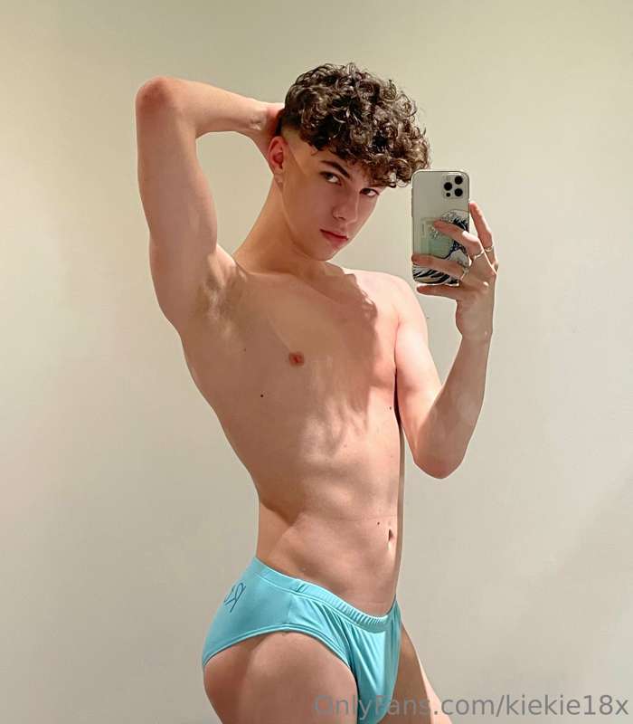 Your favourite bum boy 😛 6