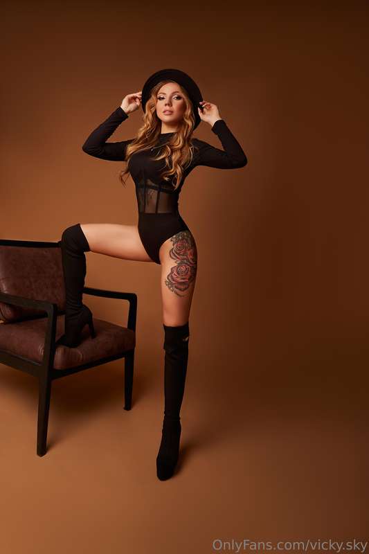 Wanna take me on the chair? 😏 mmm let me know 2