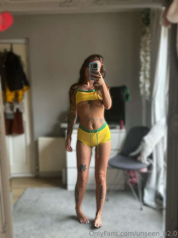 I know you want to see me naked! 😈💖 so swipe across for a su.. 1