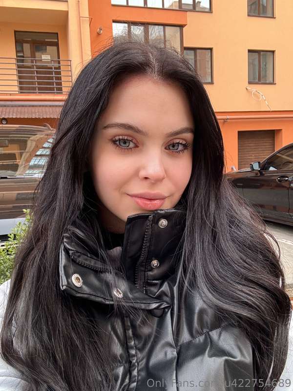 mysterious maddam goes for a walk, where do you think?😄