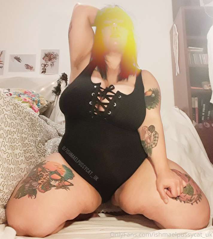 A subscriber asked for a custom photoshoot. In a sexy swimsu..