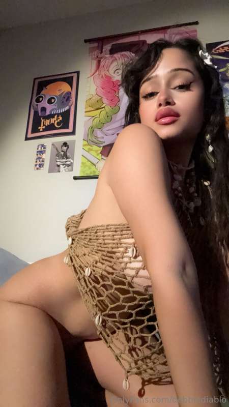 Mermaid nudes 🧜‍♀️🌊💦$10 for the whole set! Now jump in the w..