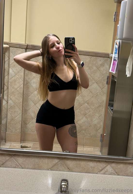 Just a lil mirror check… would you stop and stare? 😏
