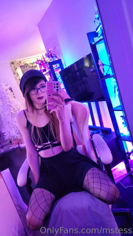 Your not so average beanie girl 😘 2