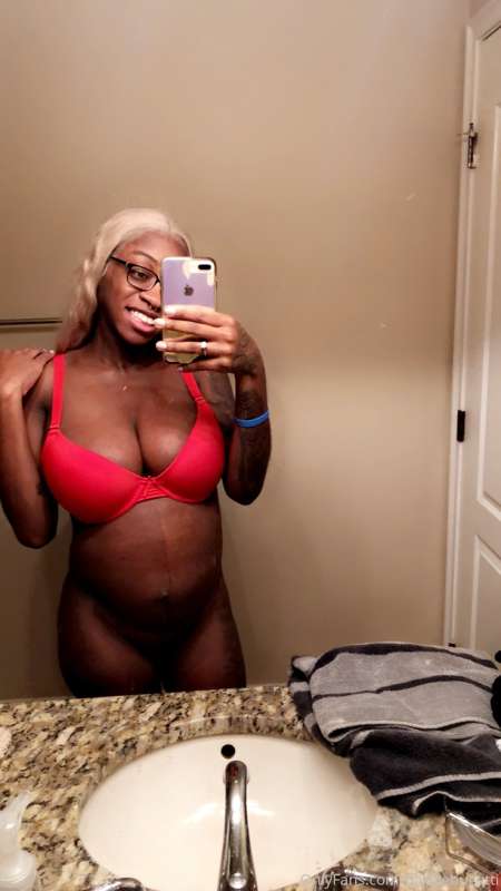 Pretty & Pregnant 🤰🏾 ❤️
Check your DM ‼️ 1