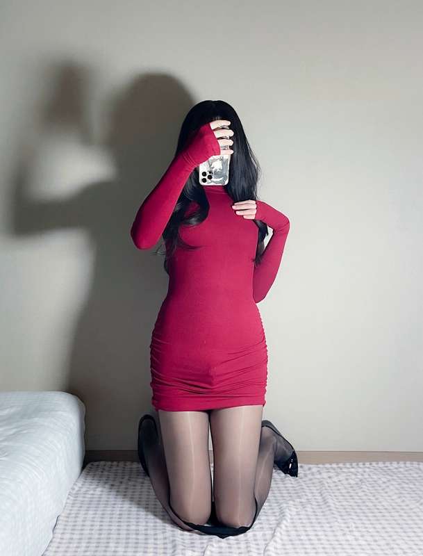 Bodycon dress and black pantyhose🖤 1