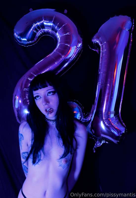 HAPPY 21ST TO ME! Tip to buy me drinks and help me celebrate.. 2