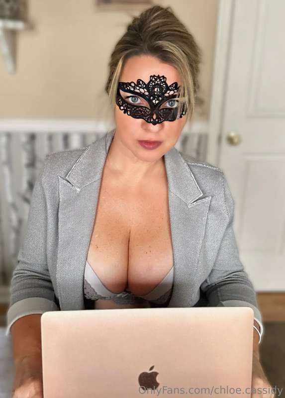 Do you like mommy at work💋