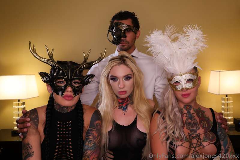 COSTUME PARTY GONE WILD!!!! Was at a halloween party when th..