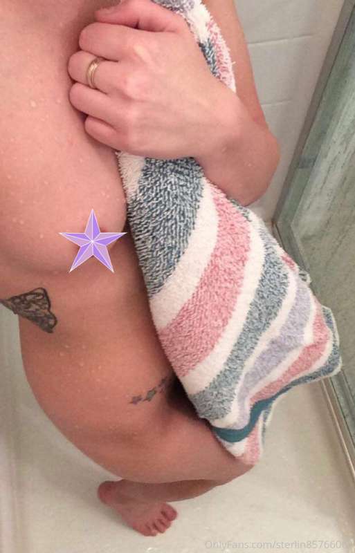 Wanna see without the towel? 😏 Check out the next post. (ful..