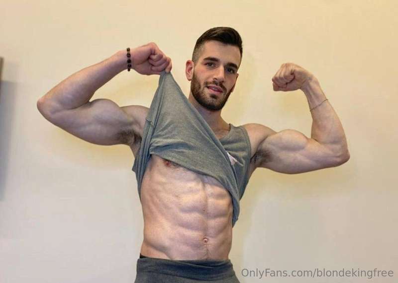 The real GAY 🏳️‍🌈 with monster cock 🍆🤤@therealjays 😍His cock.. 3