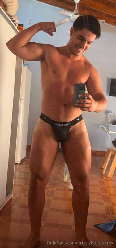 My best friend @ezefit wants to please you with all your 😈fa..
