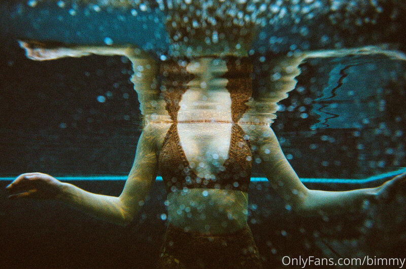 UNDERWATER - 28 PHOTOS

We're going in, folks. IN THE WATER... 9