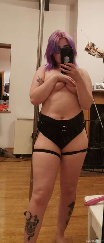 Undressing after some pole dancing 🖤