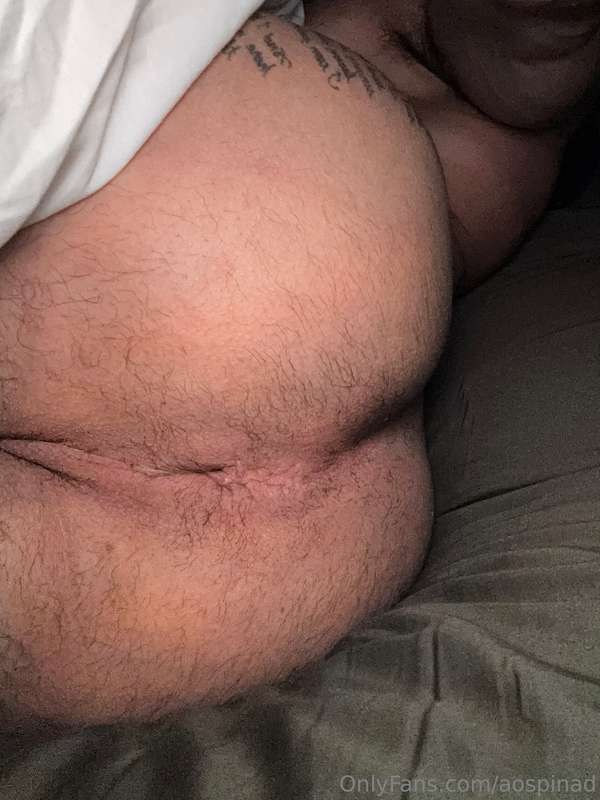 i´m a lil hairy... better to keep my hole smooth and shaved,..